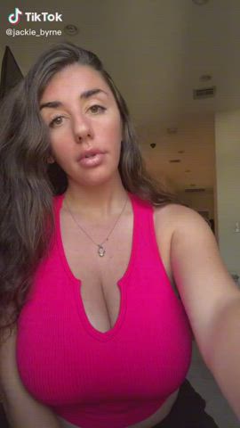 amateur big tits cleavage homemade jewish natural tits tiktok clip