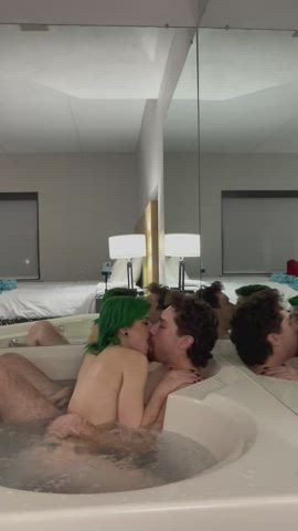 amateur bath bathtub couple hotel kiss kissing real couple sensual clip
