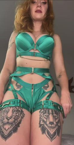 Jiggling, clapping, and spreading my ass in my strappy panties!