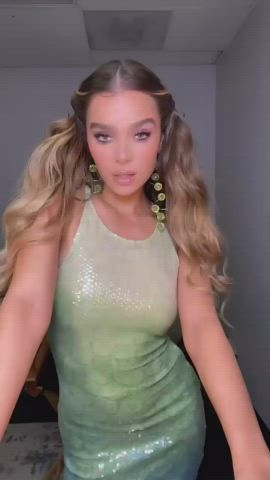 celebrity hailee steinfeld natural tits clip