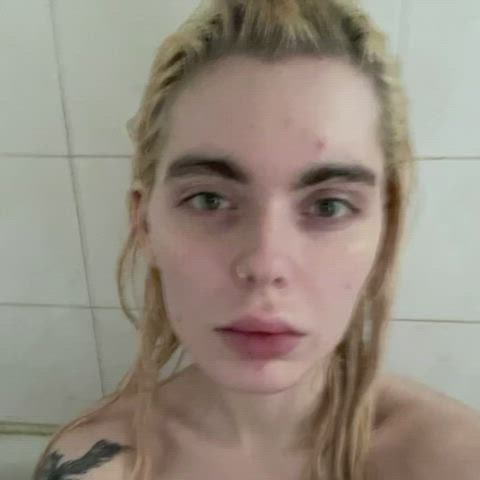 Bath Blonde Green Eyes Lips Pale Wet clip