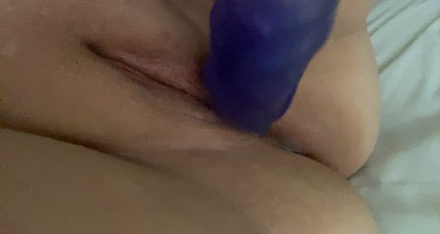 Stretching my chubby pussy (f)
