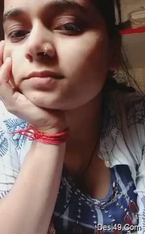 Cute Desi girl Shows her Milky B**bs !! (COMMENTS )