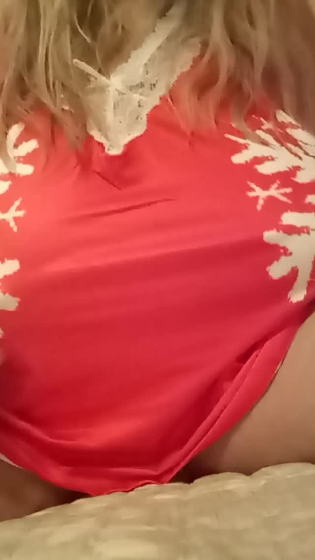 (f) A special holiday gif for you to unwrap (OC). ?