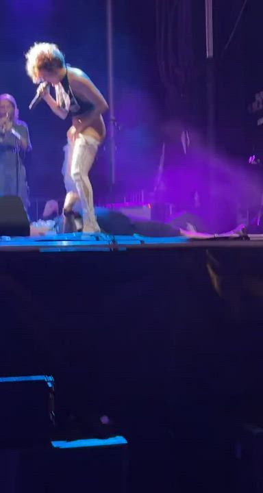 pissing on a fan in a live concert