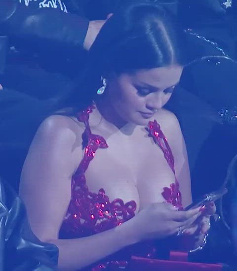 Selena Gomez texting me to be her next hookup