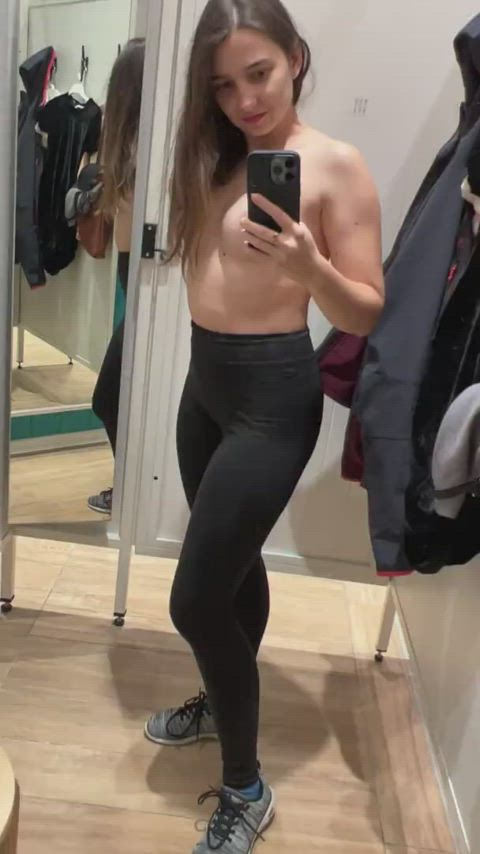 [M4F] Meet up in changing room