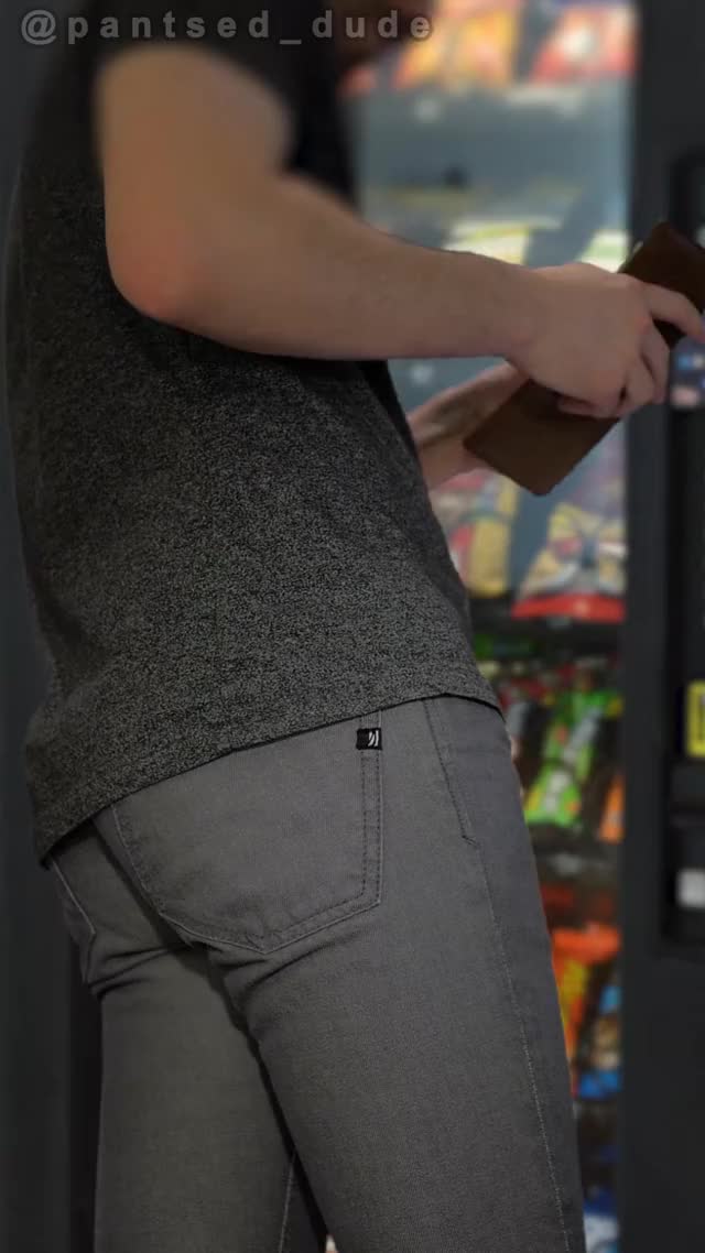 Another ripping mishap in tight jeans!  ? This time at a vending machine & in