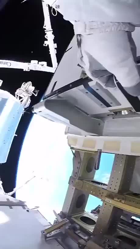 Spacewalk in high definition