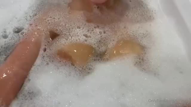 Jenicca - Bubble Bath 1