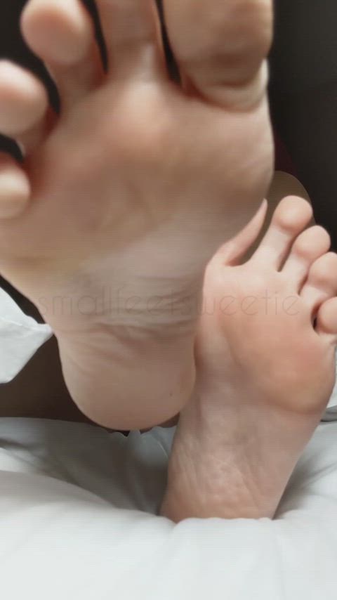 feet feet fetish foot fetish soles toes feet-heaven foot-queen clip