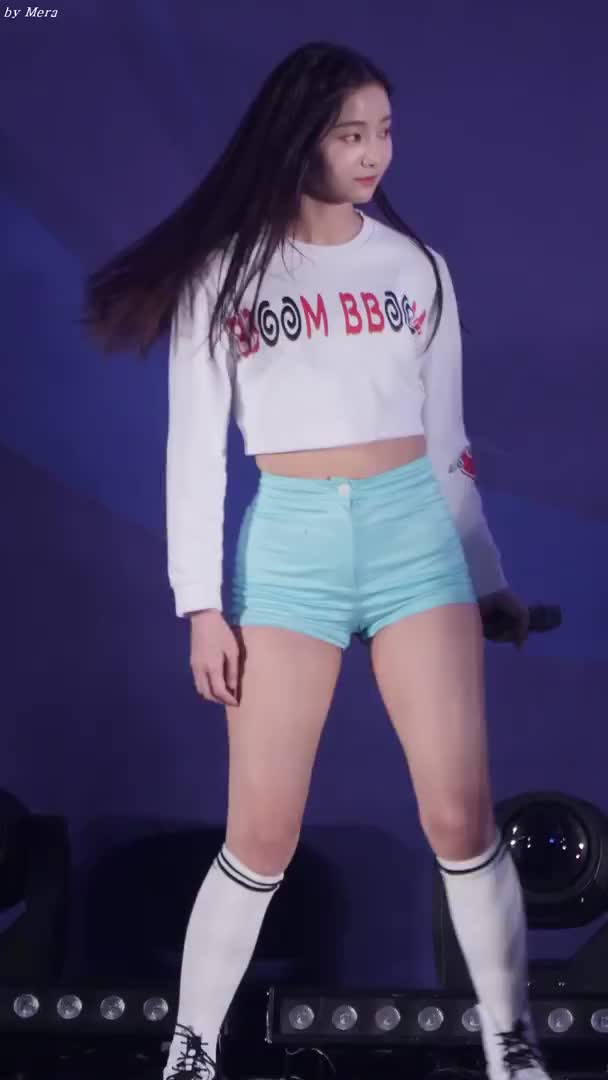 y2mate.com - 180408 momoland bboom bboom yeonwoo fancam by mera Qr-doch1dHs 1080p