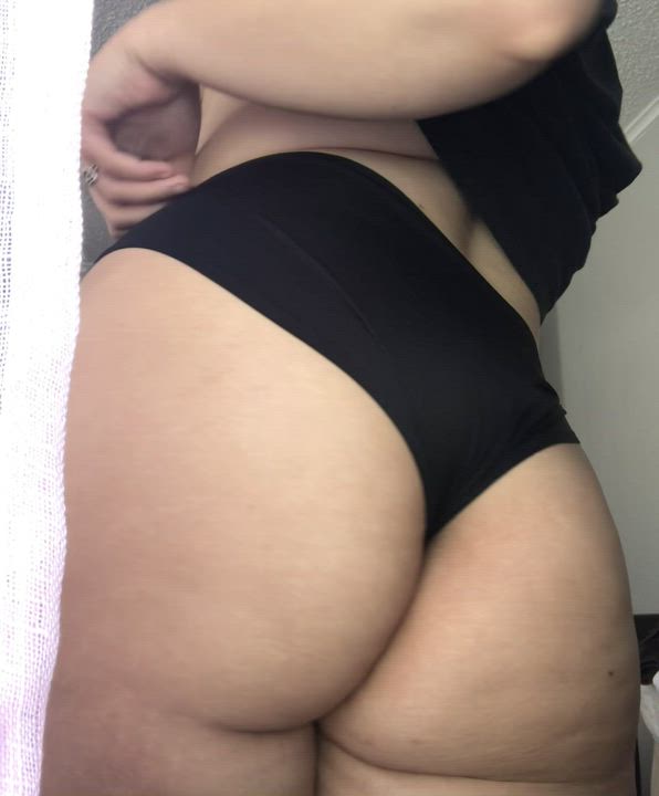 ✨23 + horny ✨ come see me in action, daily uploads, customs, fetish friendly,