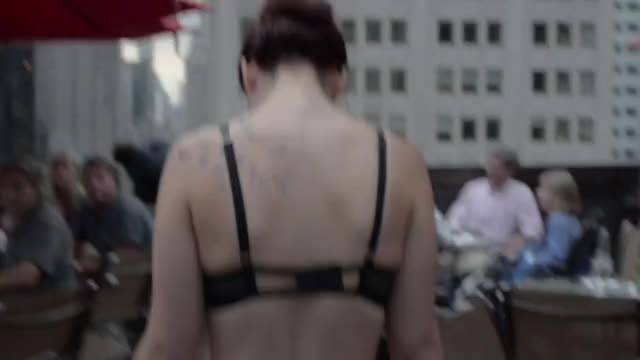 Shelby Carter Takes Off Top In Front Of NYC Diners