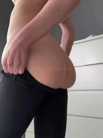 amateur ass booty brunette teen thighs wedgie yoga pants clip