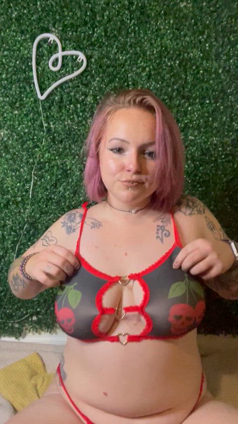 boobs bouncing tits onlyfans shaking slimthick slut tattoo thick tits white girl