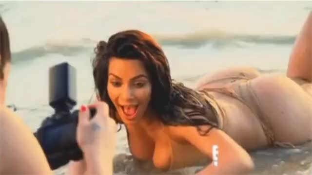 Kim Kardashian wet in her bikini