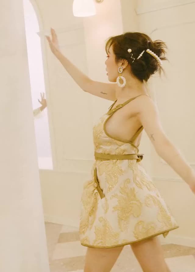 Hyuna - FLOWER SHOWER 4
