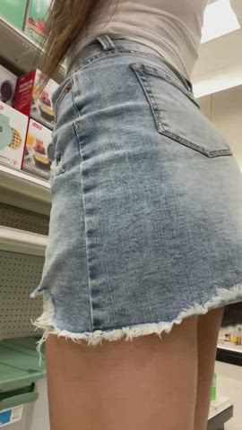 Upskirt show in the store - Someone forgot to wear panties