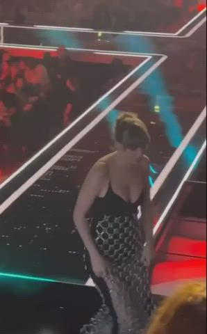 cleavage downblouse taylor swift clip