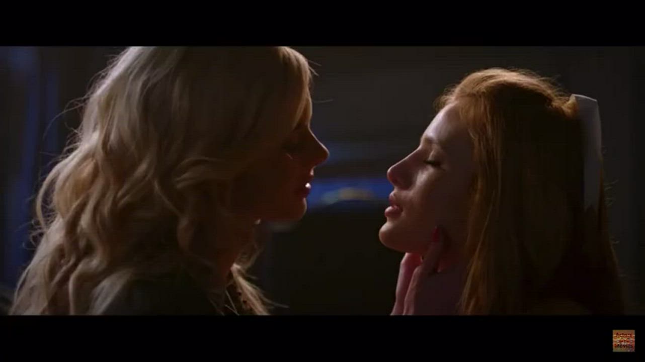 Babysitter Bella Thorne Lesbian clip