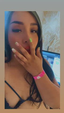 Amateur Latina Lips NSFW Pussy To Mouth Sensual Sissy Tongue Fetish Webcam clip