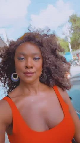 brazilian celebrity cleavage ebony jiggling milf clip