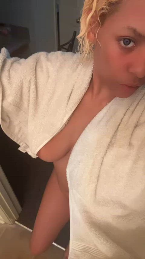 nipples nipslip robe tits clip