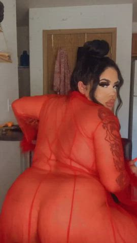 Does this robe make my ass look big?