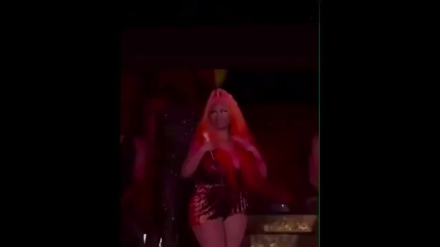 Nicki Minaj Accidentally Flashes Crowd At Made In America Festival! (*NSFW* 18 Years+)