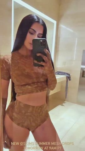 Ass Cleavage Kim Kardashian clip