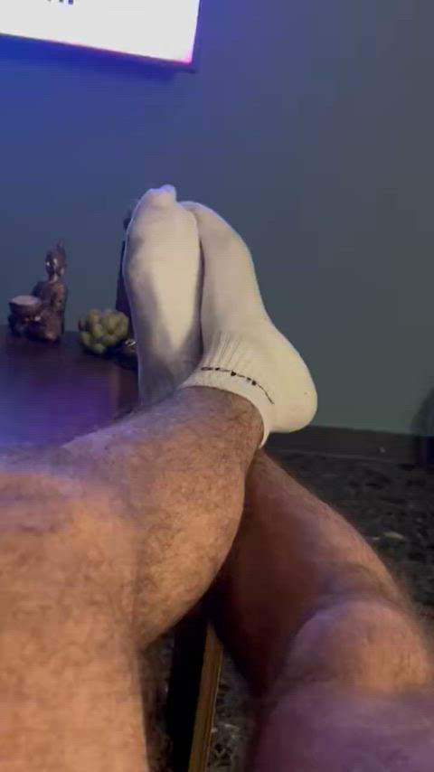 Who's gonna be a good sub and massage daddy's Hairy legs and feet ? Applications