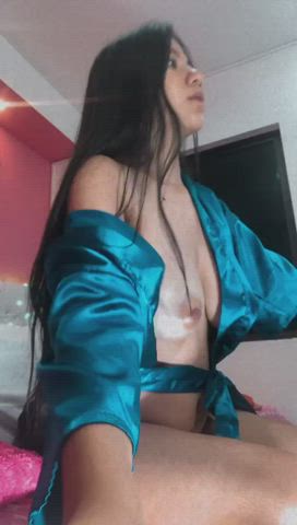 Big Tits Brunette Camgirl Curvy Latina Model Nipples Seduction Teen clip