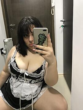 20% OFF If you are into THICK and STRICT (and sometimes sweet) PAWG Girls with DADDY