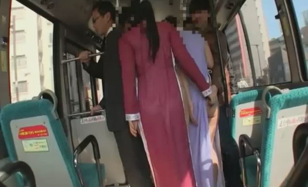 Thick Asians on the Bus