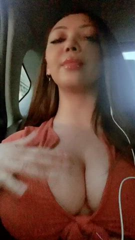 flashing BOOBS in an Uber for the first time…