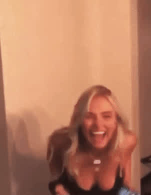 Blonde Celebrity Cleavage Natural Tits clip