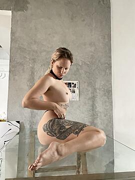 Girls with tattoos turn you on? ? Link on my Free OnlyFans in comments ??