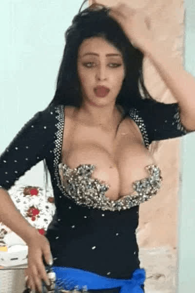 boobs bouncing tits cleavage dancing huge tits indian milf clip