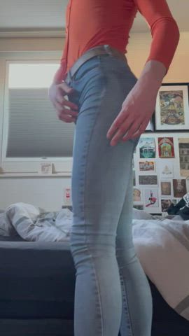 You wanna slap my perfectly tight ass in these skintight Levi’s ? dm for more?