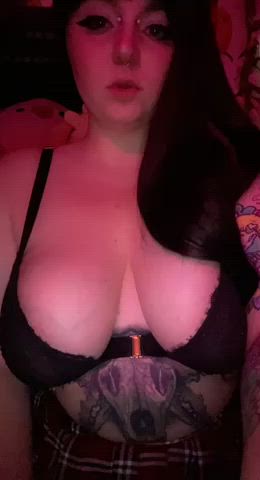 alt big tits chubby pierced tattoo boobs curvy goth-girls clip