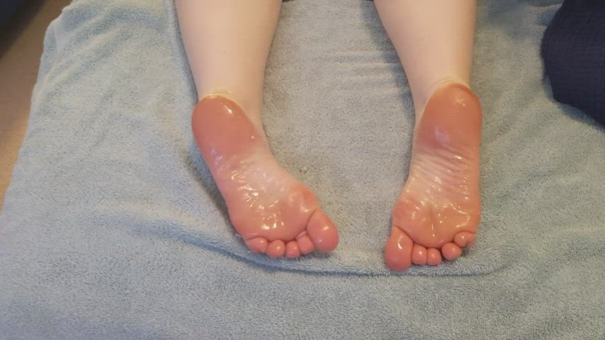 Oily Soles Teasing and Footjob