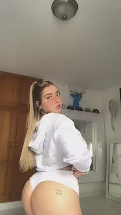 ?INSTANT PREMIUM CONTENT when SUBS? 19 Y.O ? I am in quarantine so I am online all