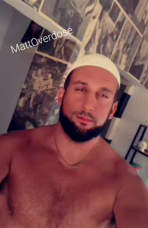 28 Middle Eastern Man Waiting For You!