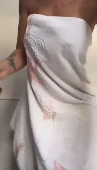 Amateur Big Tits Creamy Oil Tanlines Undressing clip