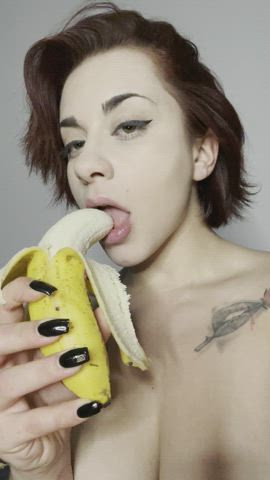 don't min my 18yo ass (or better tits :P), it's just a banana