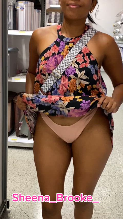 Ass flash spread at aisle 