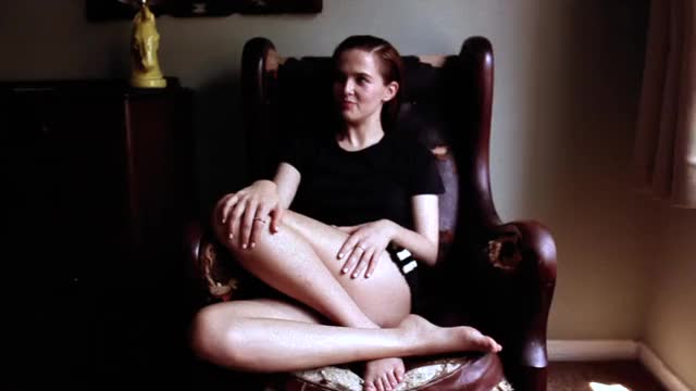 Zoey Deutch - Flaunt Magazine photoshoot (2015) - short clip, legs in chair