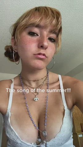 Big Tits Cleavage Downblouse Jewels Tanlines Teen TikTok Tits White Girl clip