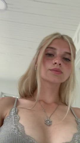 Babe Cum Natural Tits clip